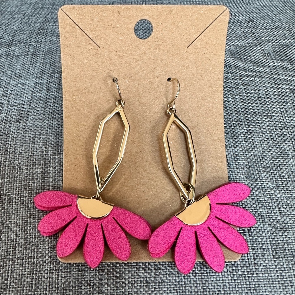 Premier Designs Vegan Leather Gold Pink Flower Chandelier Earrings - Picture 2 of 8
